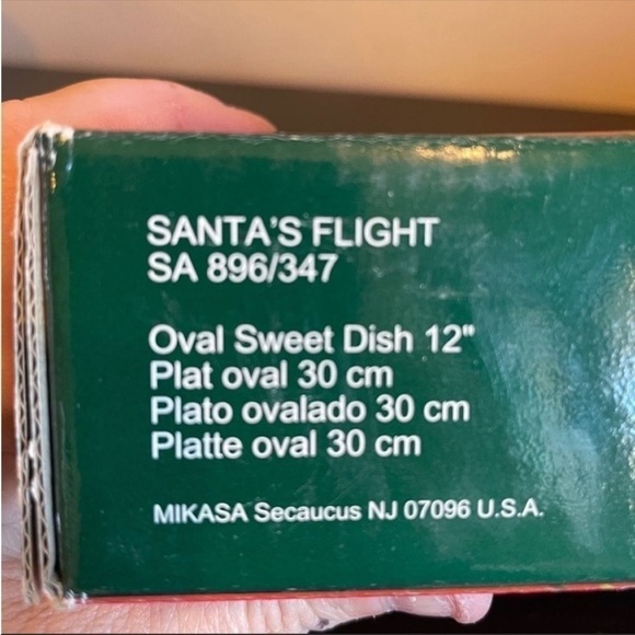 Mikasa Santa's Flight Oval Glass
Holiday Platter - Picture 5 of 5